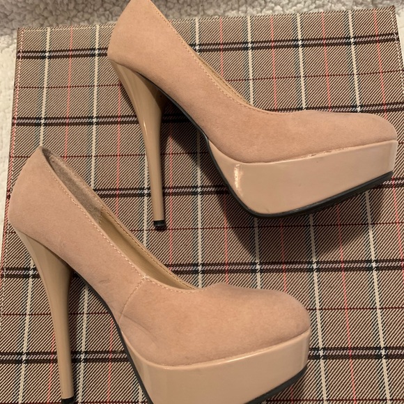 Cream high heels, size 5 1/2. - Picture 7 of 11